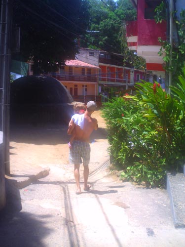 Fábio e Sofia indo p Terceira Praia de Morro de São Paulo